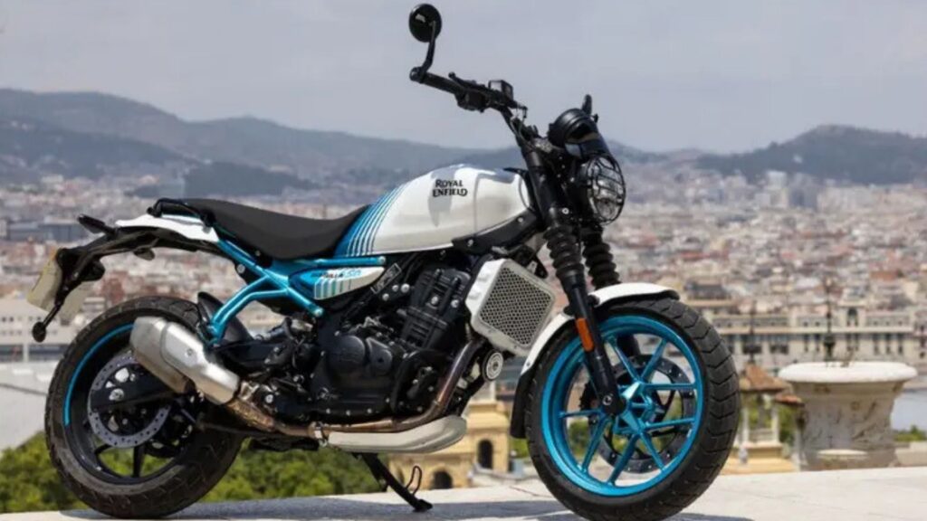 Royal Enfield Guerrilla 450 Reimagined as a Flat Tracker